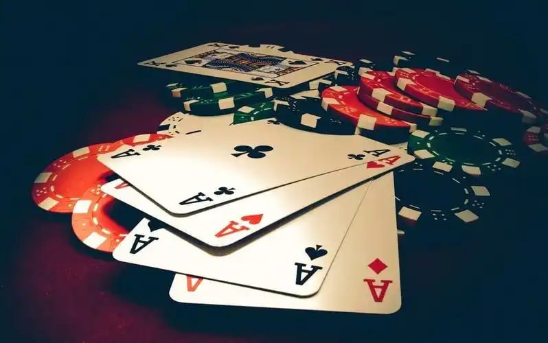 Filipino players in Metro Manila and Cebu accessing Royal Club on mobile devices